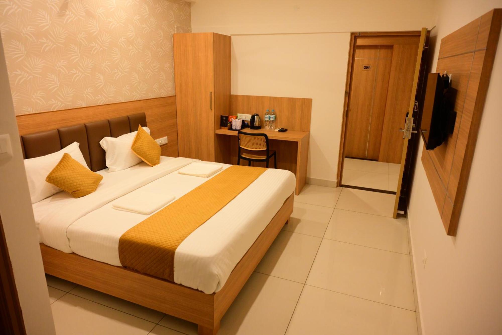 Bimba Hotels Mysore Buitenkant foto