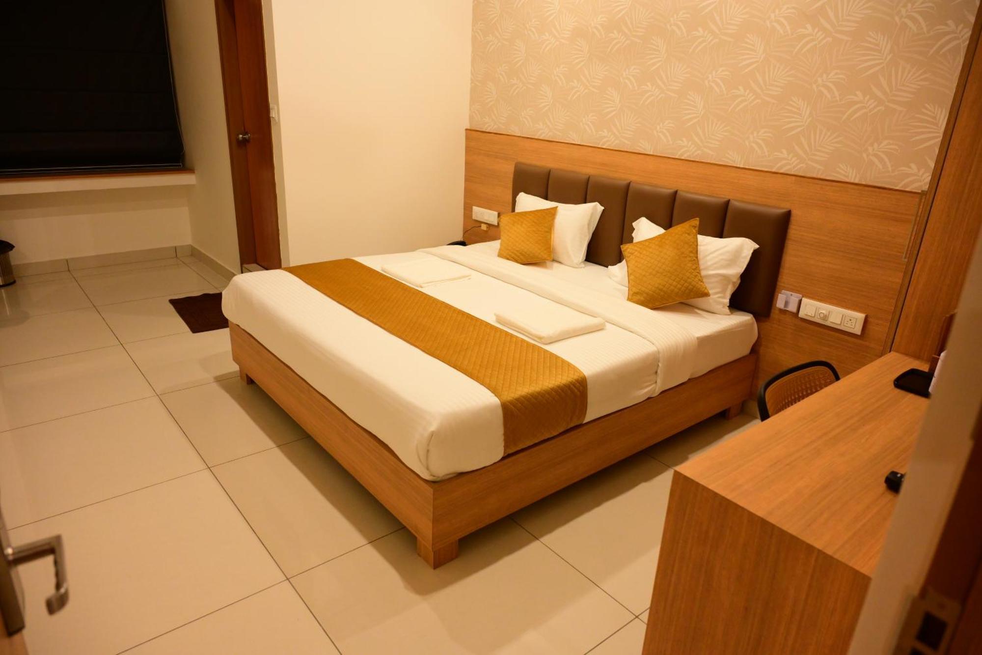 Bimba Hotels Mysore Buitenkant foto